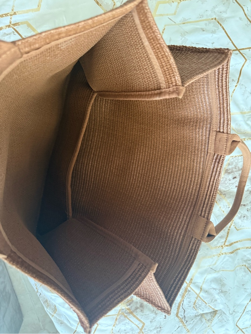 Burberry Rattan  Tote Bag in Brown - Spacious Women’s Carryall - Picture 4 of 5